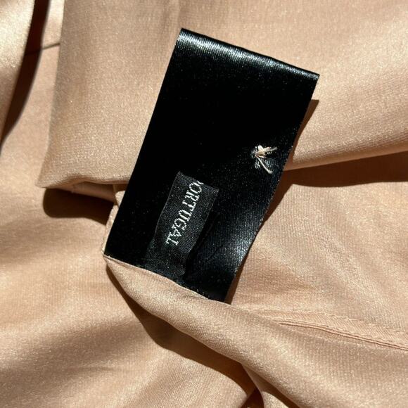 Silk strap and clasp button down - Picture 6 of 6